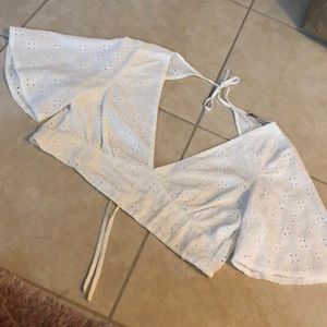 PULL&BEAR white top with wide sleeves that shows the back 🌺🐚